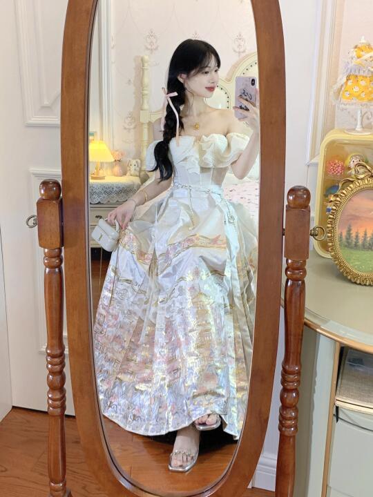 “你都叫我小姐了，那我自然是娇生惯养的咯”