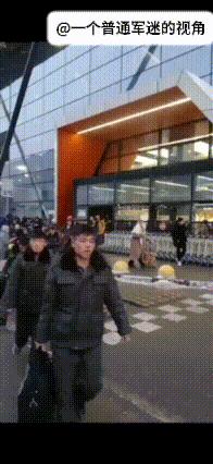 俄罗斯民众发布的现场视频显示，新一批朝鲜军人已抵达莫斯科郊外的谢列梅捷沃机场，截