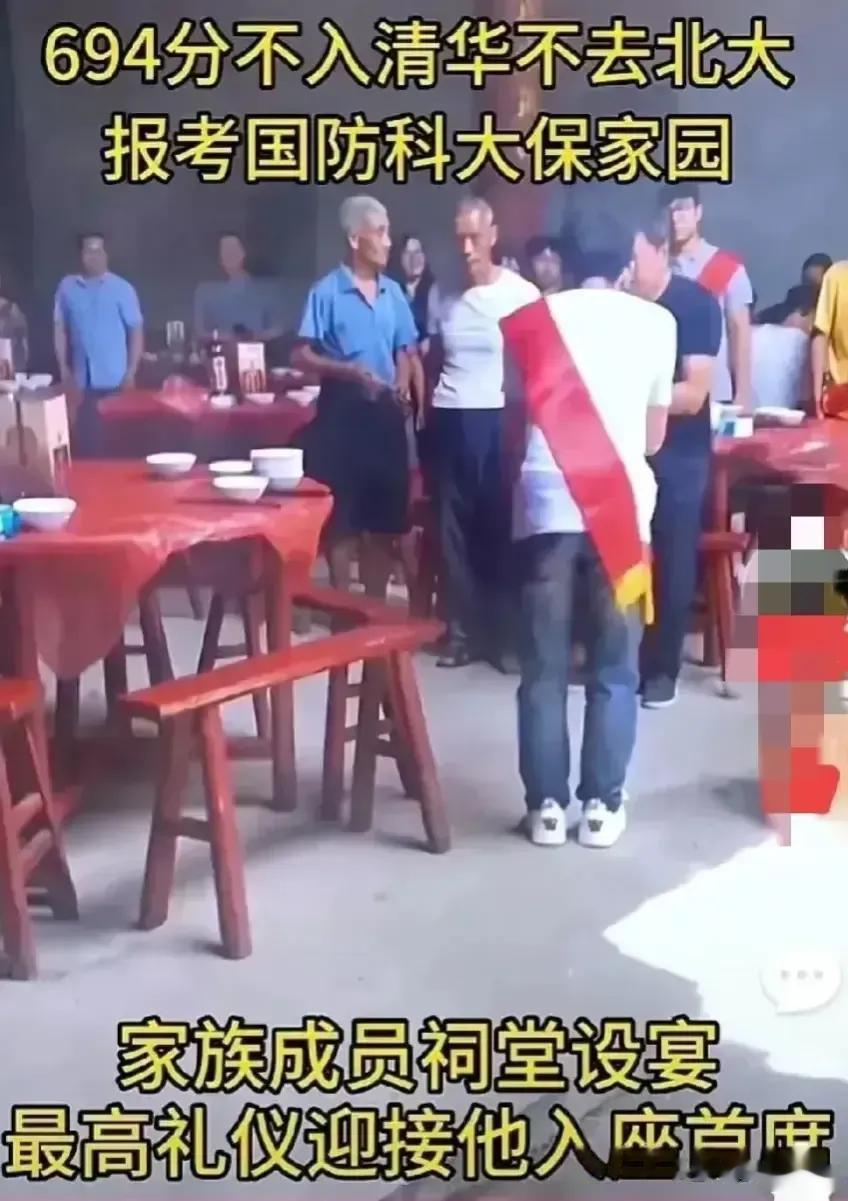 问：今年高考佼佼者，为何纷纷放弃北大清华，选择国防科技大学？

答：清华北大出来