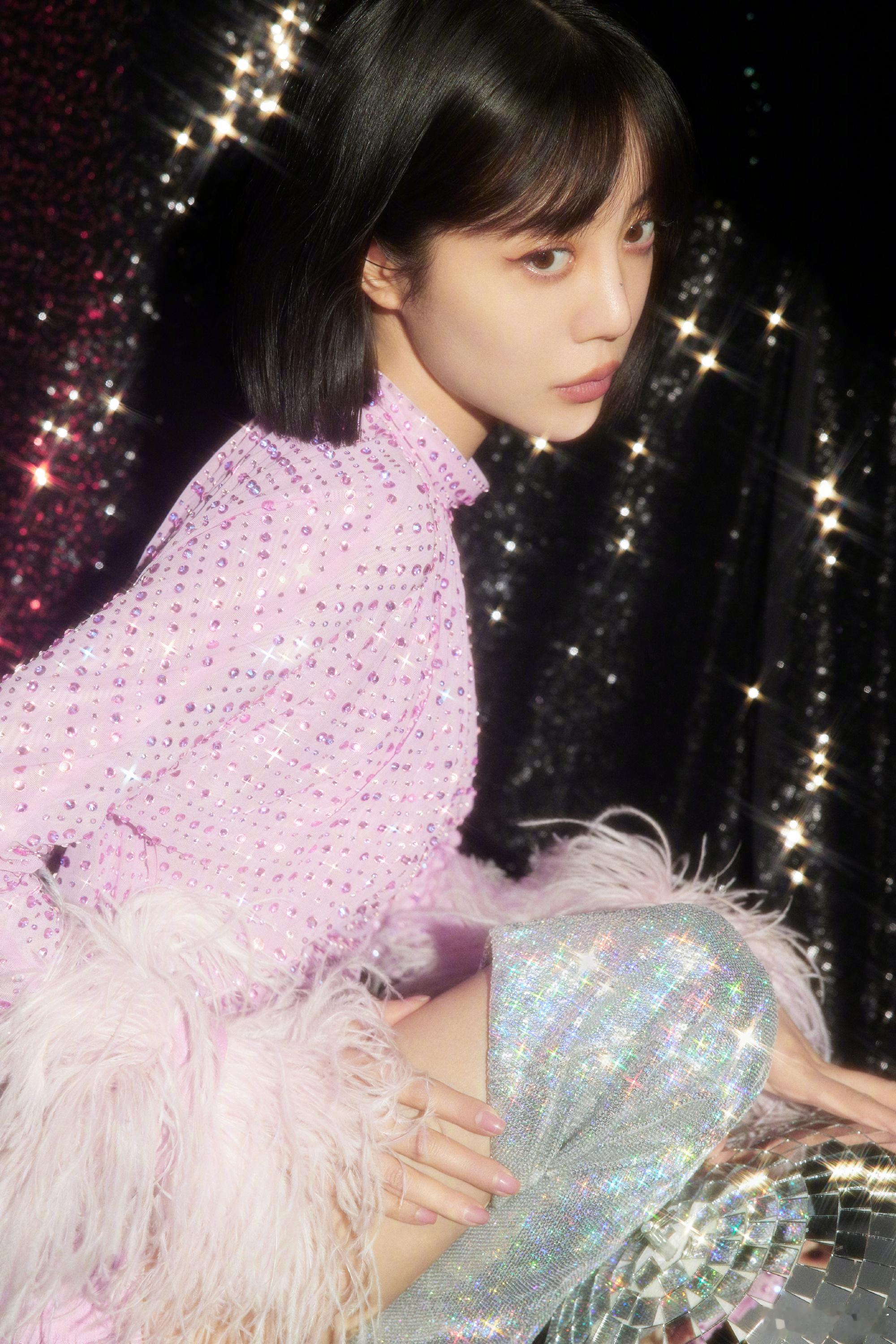 #李溪芮发缝#她都美成这样了，有没有发缝根本不影响我喜欢她[爱慕]不过李溪芮这个
