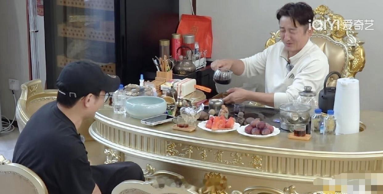 邹市明和冉莹颖的家，这像要破产的家吗？感觉这夫妻俩有“何不食肉糜？”的体质。