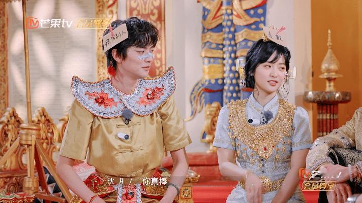 沈月高手操作一石二鸟 沈月综艺里这“一石二鸟”玩得太溜了！竖大拇指夸赞“你好棒”