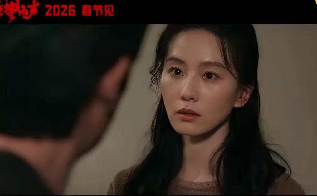 惊蛰无声两位85花的较量，杨幂刘诗诗的电影感如何？ 