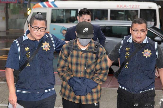柯佳嬿老公坤达在机场被拘据台媒，在涉嫌逃兵役艺人名单中的谢坤达，昨日在警察上门前