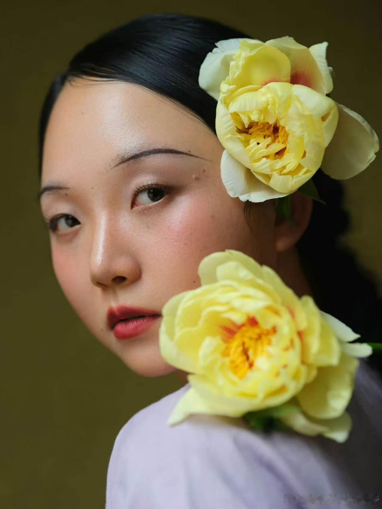 周涛挑战李嘉琦多巴胺穿搭周涛说一辈子都没穿过李嘉琦风格的衣服五十公里桃花坞 周涛