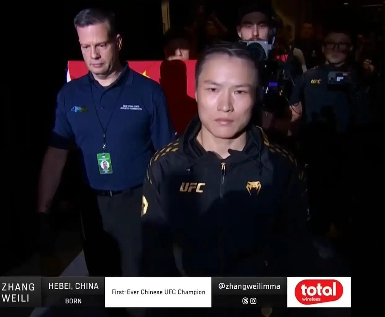 这也让我们充分体会到了搏击比赛分级别的意义。像昨天“小西毒”欧阳锋，在K-1 W