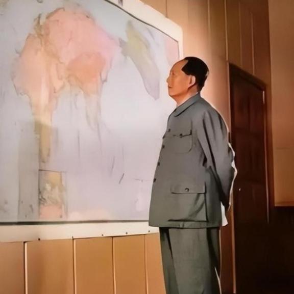 1951年，10万志愿军被美军包饺子，一向淡定自若的彭老总心急如焚连忙向毛主席求