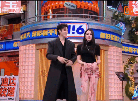 陈飞宇很忙但不知道在忙什么热巴教得认真，飞宇学得努力，就是动作有点手忙脚乱陈飞宇