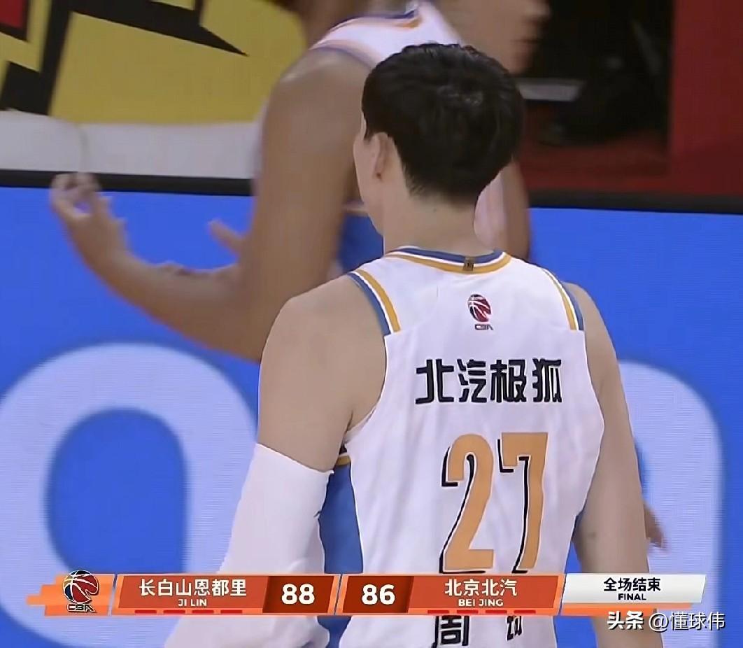 罚球不行！威尔逊谈周琦：

“周琦在禁区很有威慑力。”

“不过他的罚球不行。”