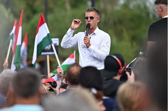 最近匈牙利的政治瓜比狗血剧还上头，稳坐总理宝座15年的欧尔班，怎么也没料到最可能