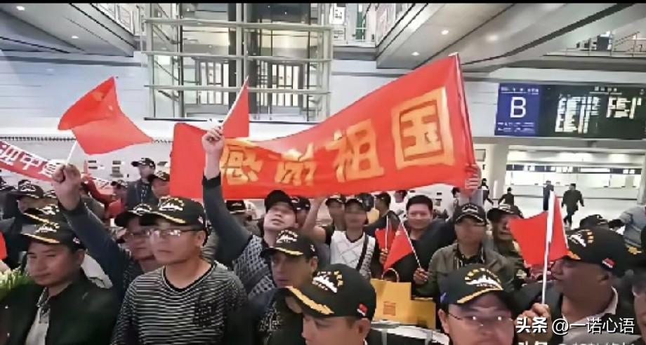 漂亮！这招高，实在是高！
平时喊：我不是中国人，真打起来第一个往大使馆跑，不承认