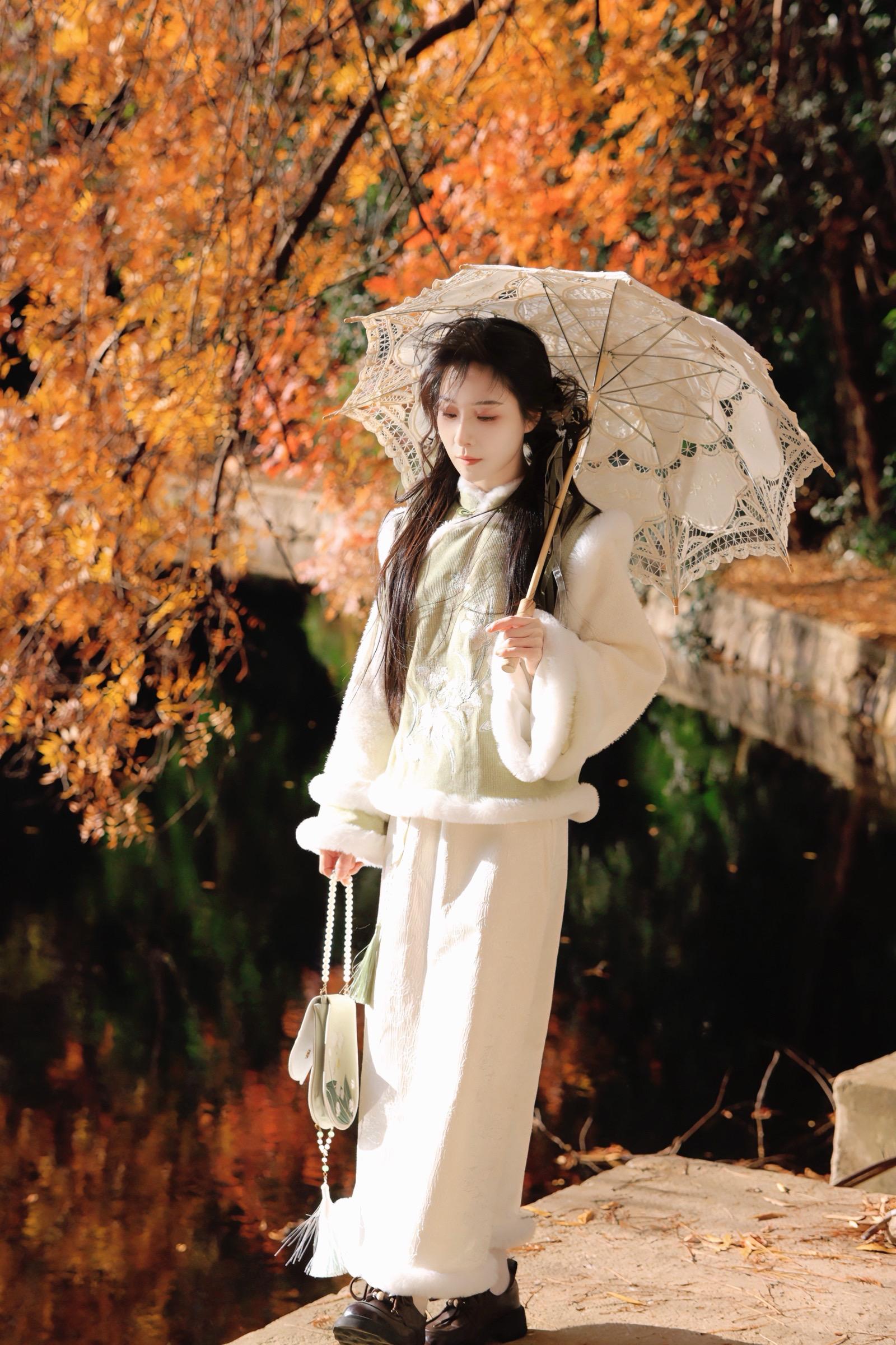 “从来情深不寿，不敢妄许人间春秋”