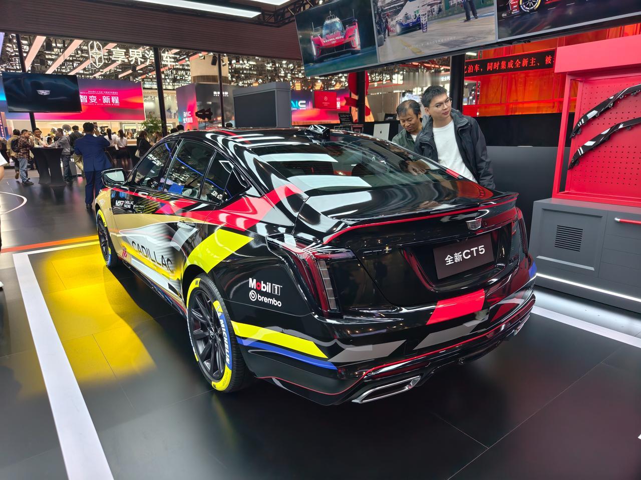 2025广州车展上，凯迪拉克全新CT5的亮相无疑是性能车领域的一个小亮点。最吸引