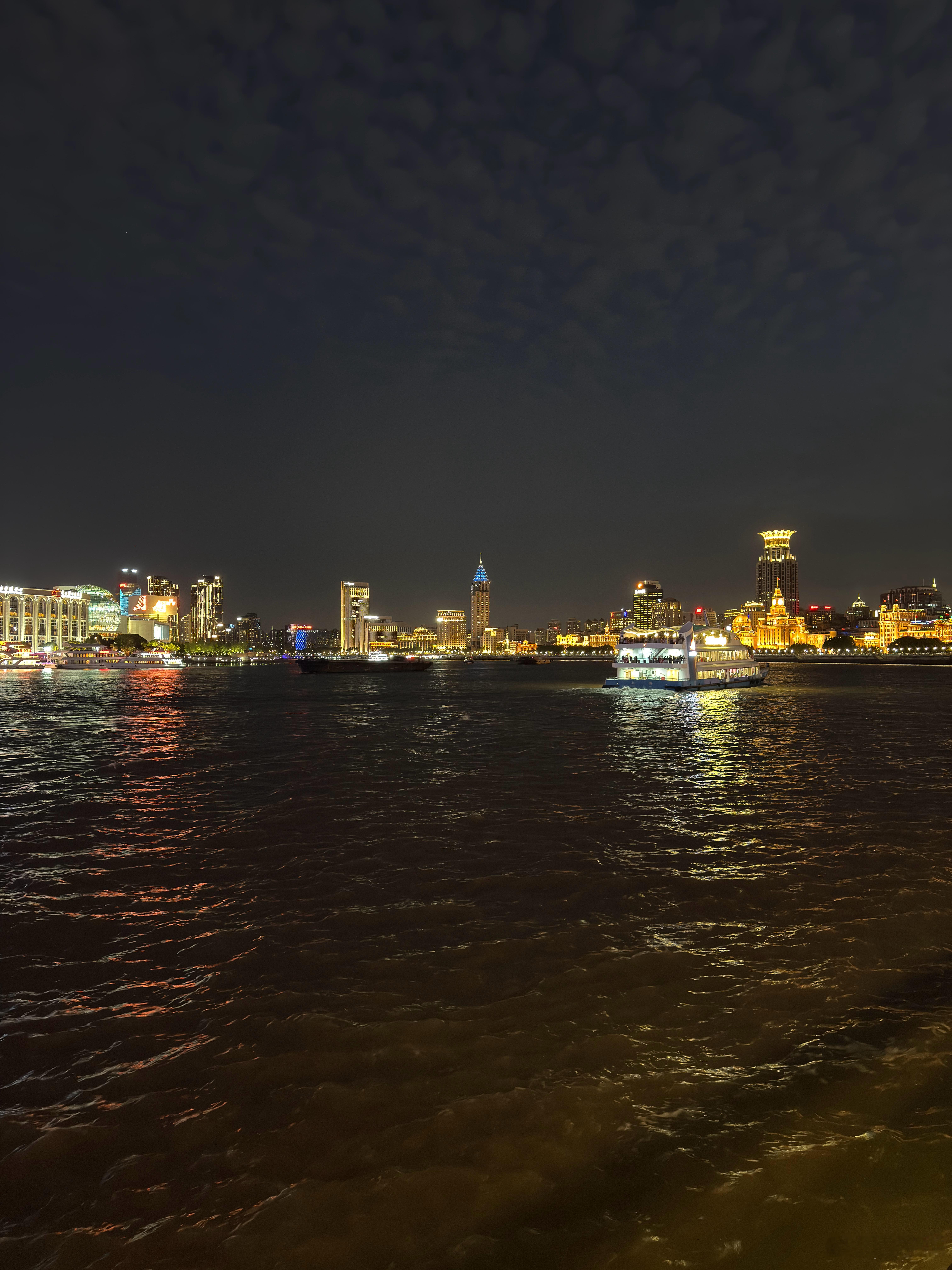 生活就像一碗夹生饭，虽然有些难以下咽，但我们仍然要勇敢面对 ​​​