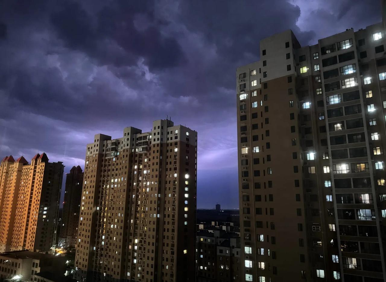 是谁晚上又发誓了 偷偷告诉我 你的一句对不起河北闪电又加大暴雨暴雨