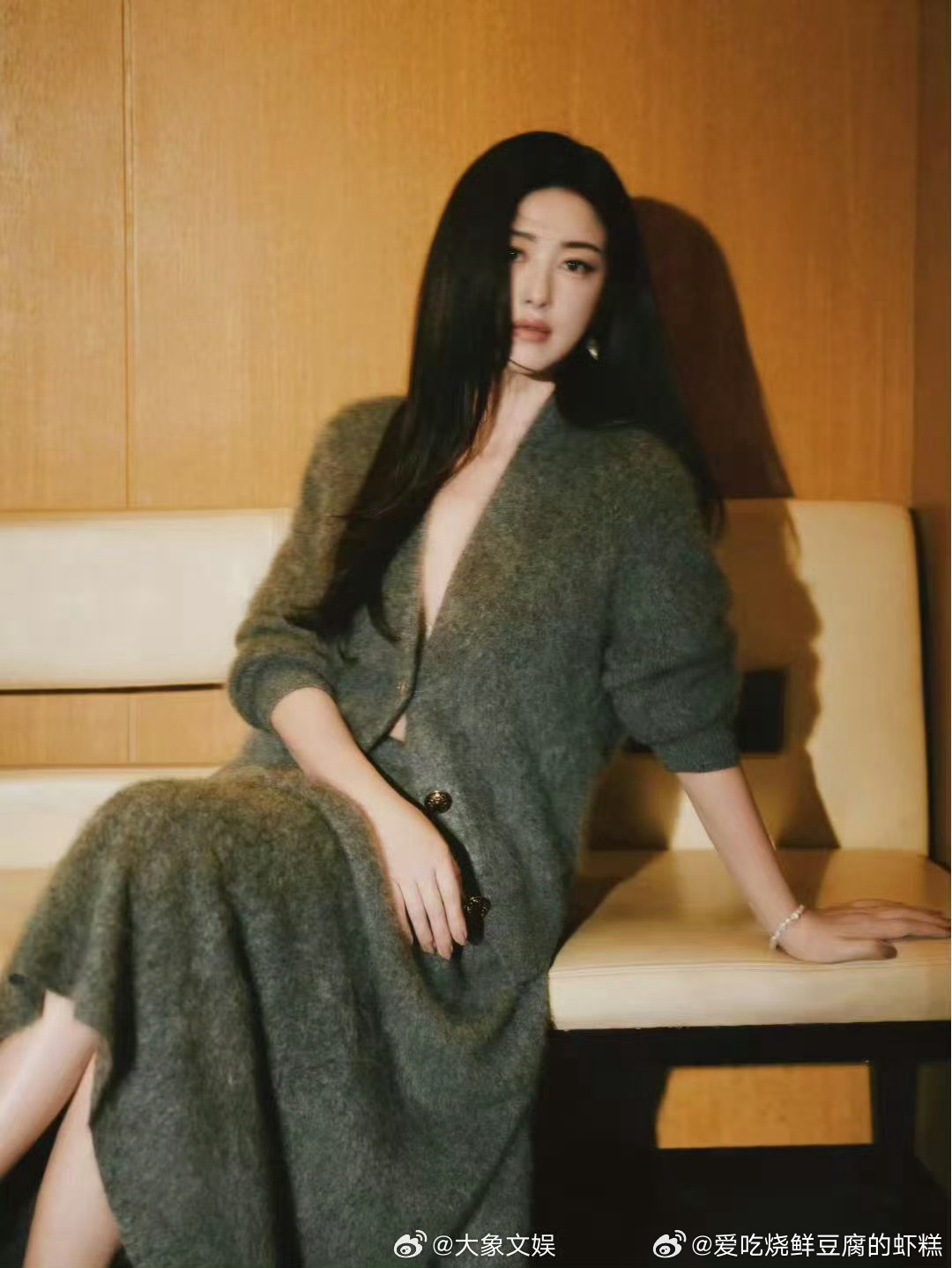 朱珠好绝的妈咪气质朱珠朱珠身上的气质真的绝了，本来以为长大就会自动成为朱珠一样的