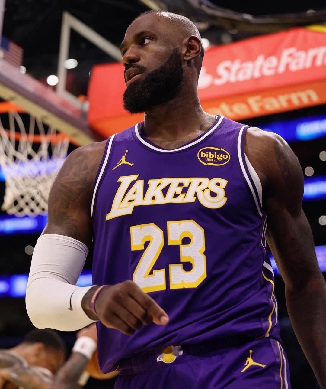 洛杉矶湖人 詹姆斯-我的评分：独行侠vs湖人 40岁还能空接背扣，还能看詹姆斯打