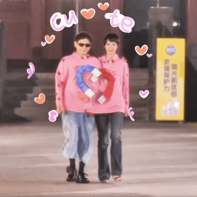 艾热孜巴真夫妻同穿一件衣服走秀 艾热和孜巴这对时尚情侣真是太有魅力了！他们穿着同