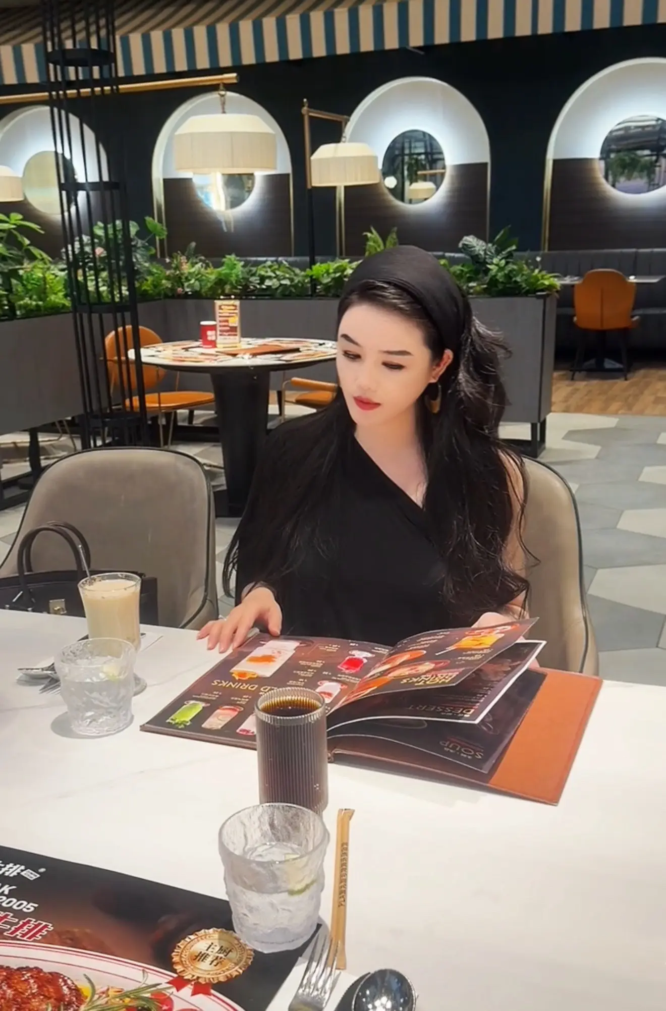 女人之间的饭局会更有趣