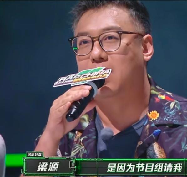 华语乐坛的遮羞布，被当场撕烂了！一个连一首自己的歌都没出过的人，堂而皇之坐在评委