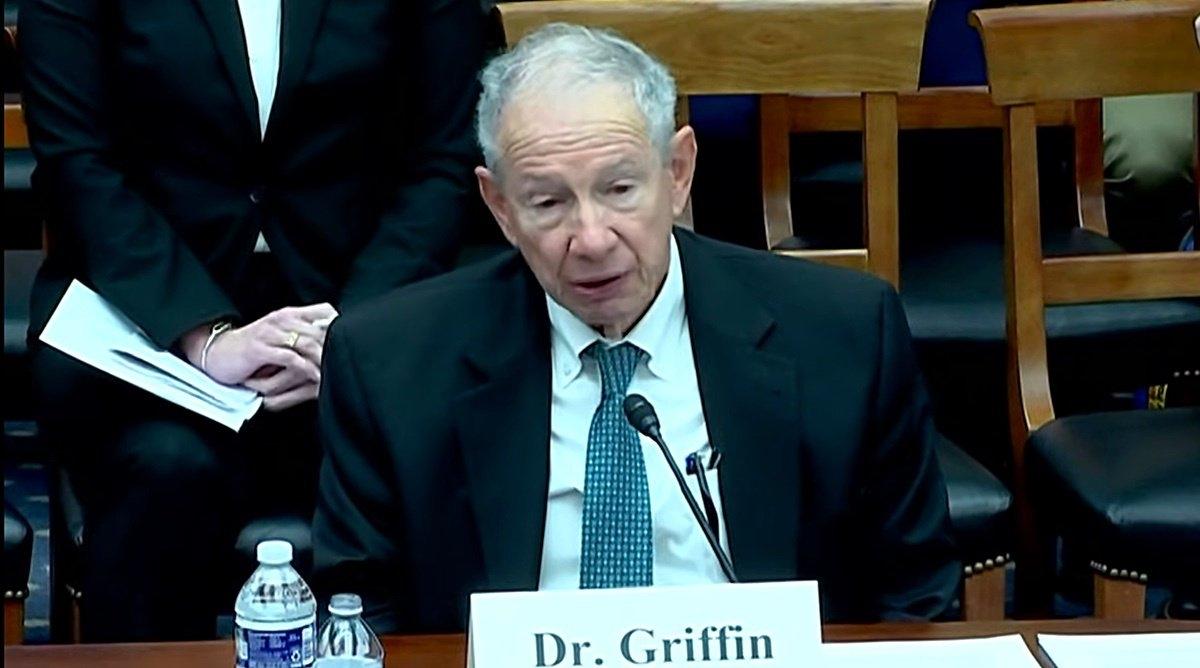 美国国会开了场挺有意思的听证会。本来是想讨论中国越来越强的太空能力，结果会开到最