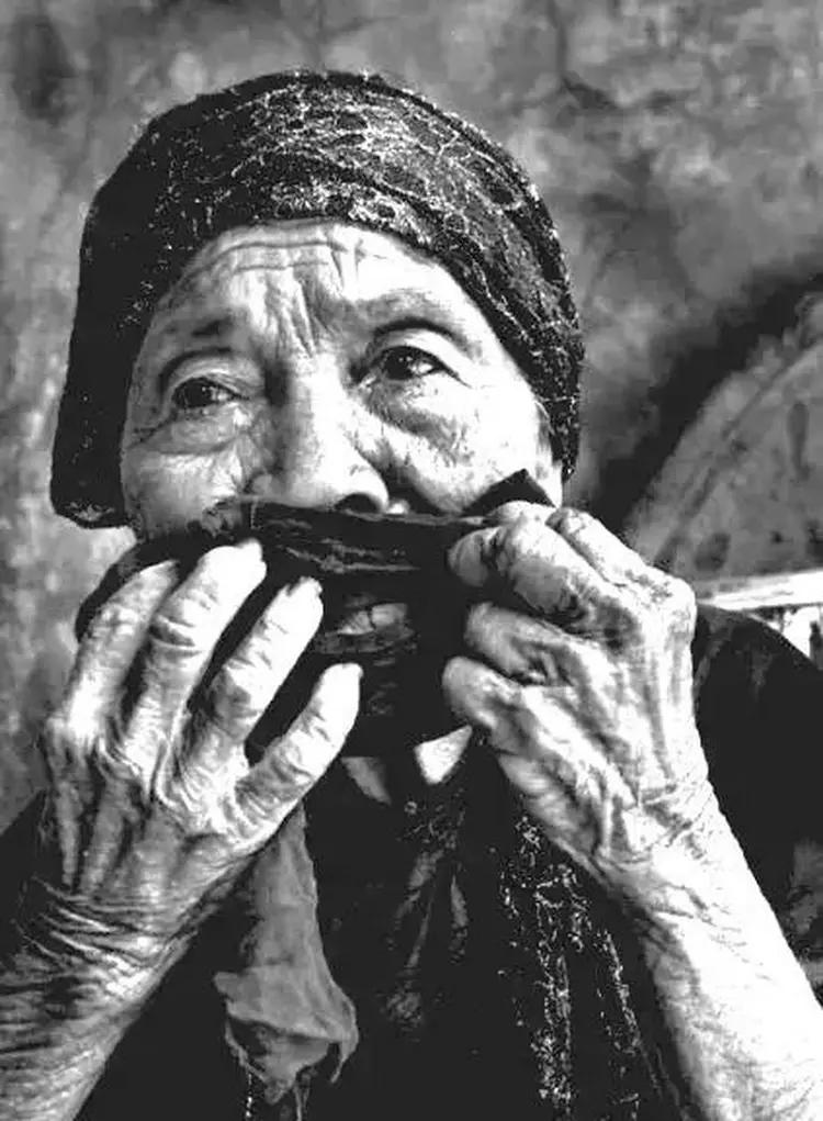 蒲阿白，女，1915年出生于海南省三亚市凤凰镇，是抗日时期海南岛上被迫做慰安妇的