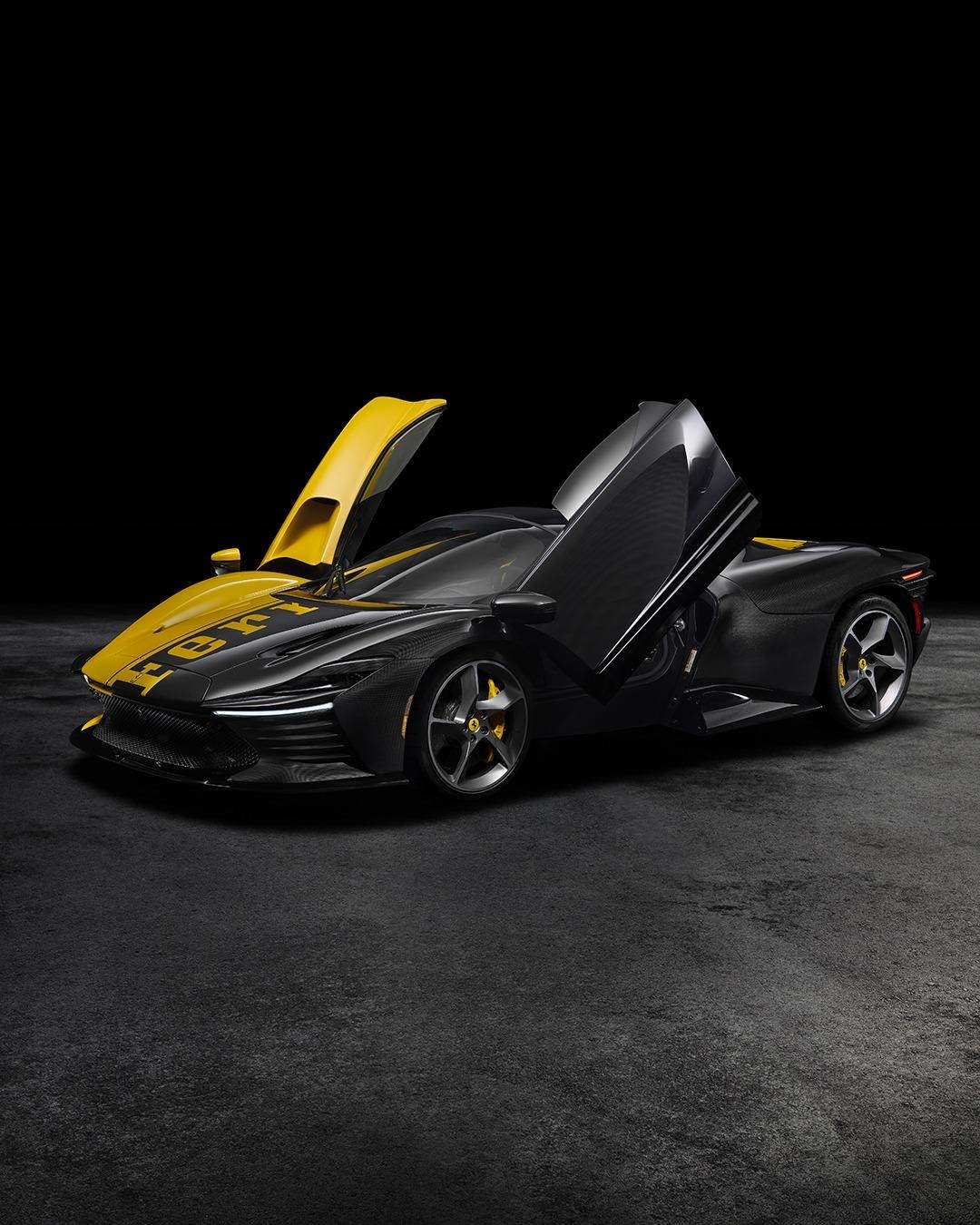 Ferrari DaytonaSP3 Tailor Made将于2025.8在蒙