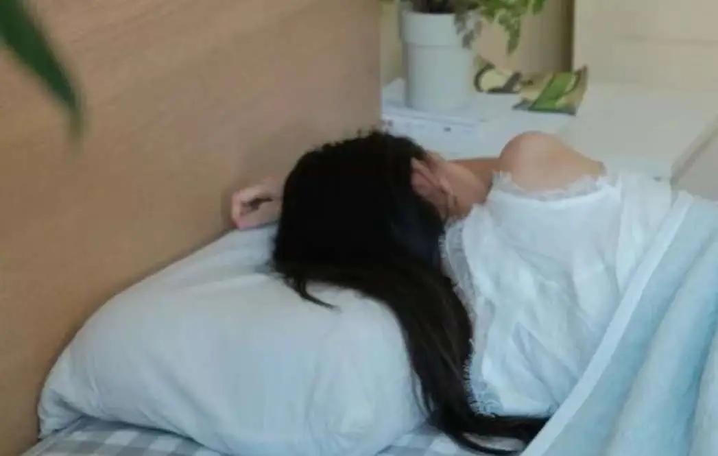 真的别不信，朋友妻，不可欺，这六个字，是做人最基本的底线。
 
可偏偏有人，为了