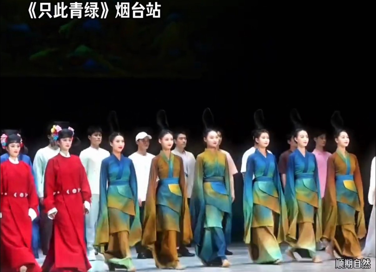 只此青绿也来团播了创新演出双向奔赴！团播近距离欣赏绝美舞段先行种草，线下剧场解锁