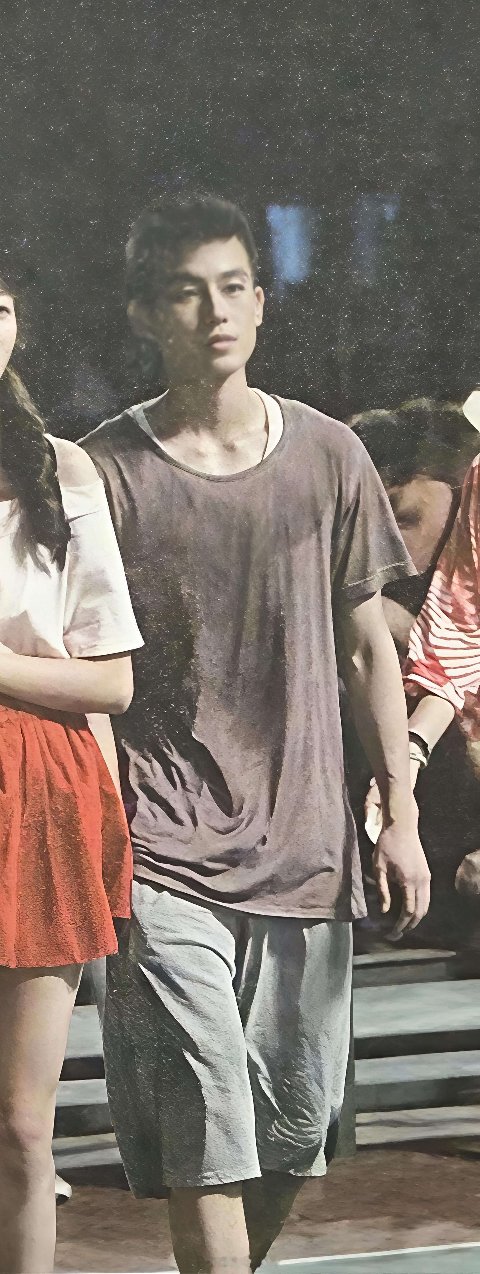 哥从前就帅的很权威 