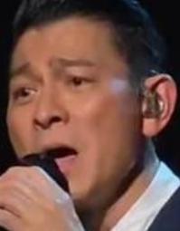 刘德华拟于2027年来南京开演唱会。
2026年4月22日，红地毯管理有限公司发