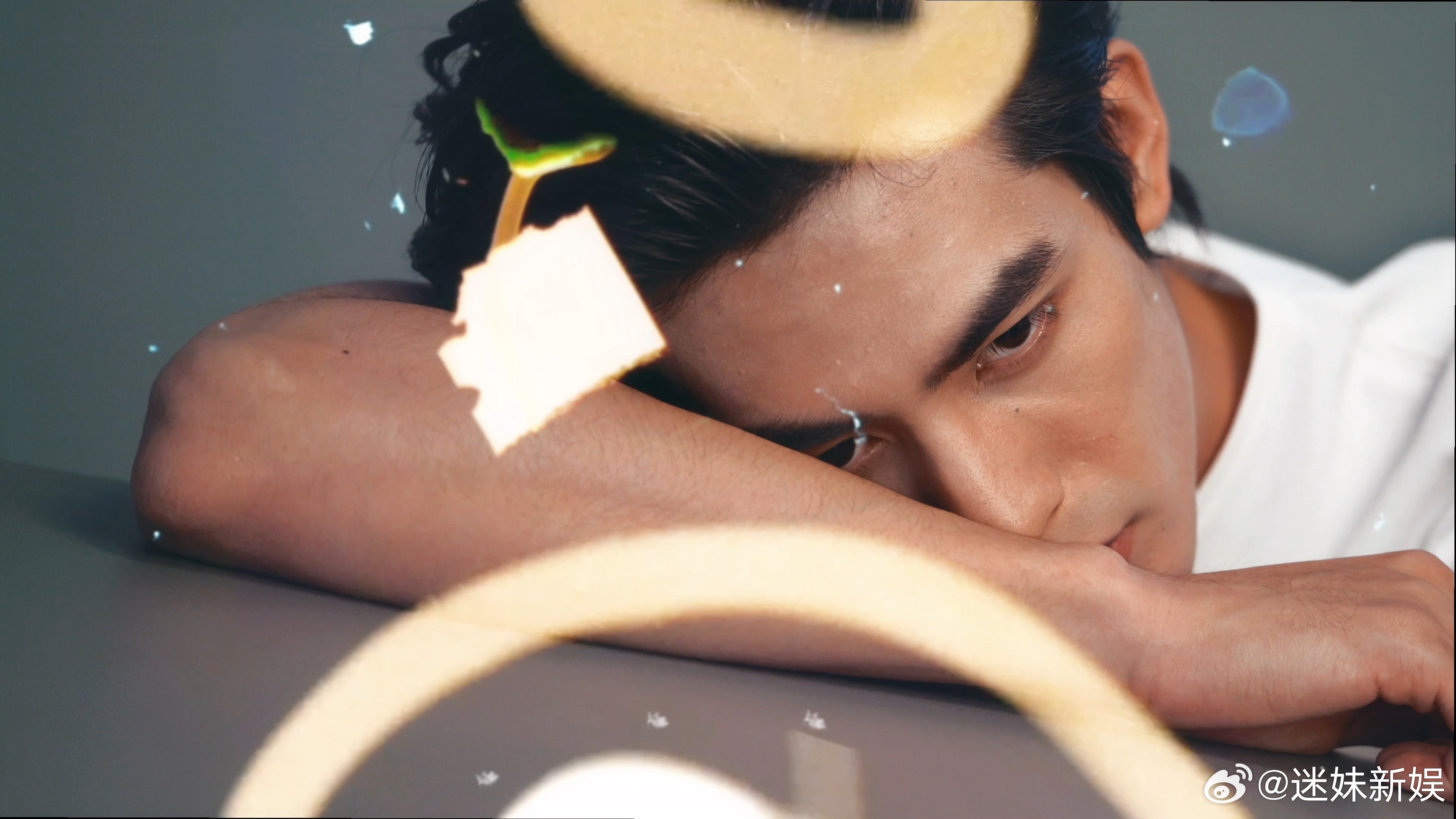 帅的太超过了！宋威龙被缠触发关键词宋威龙被绑文学