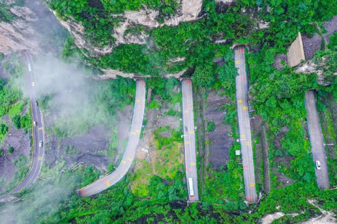 #五一出游云台山# 一张门票玩三天！丹崖碧水，高峡平湖、云海山峦、飞瀑流泉……还