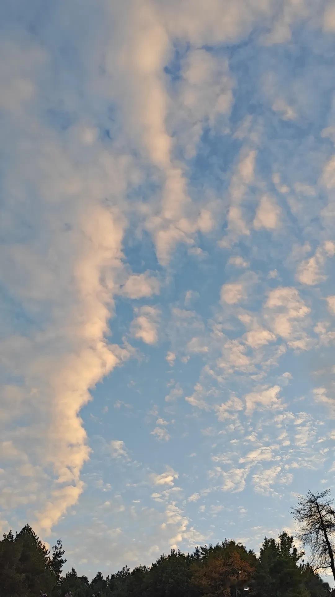 今天位于安庆桐城的山区拍摄的天空，一切正常，大家可以放心。安庆桐城距离合肥大概是