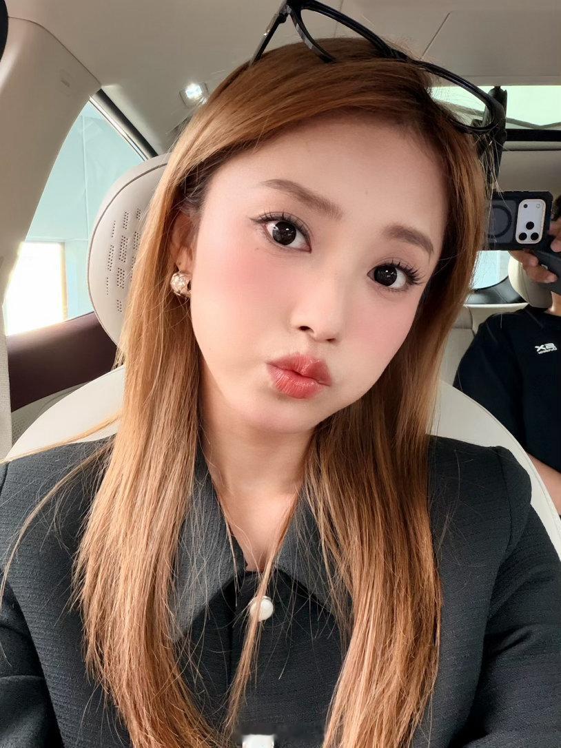 这人啊还是得多休假出去玩半个月回来感觉气色都变好了[doge] ​​​