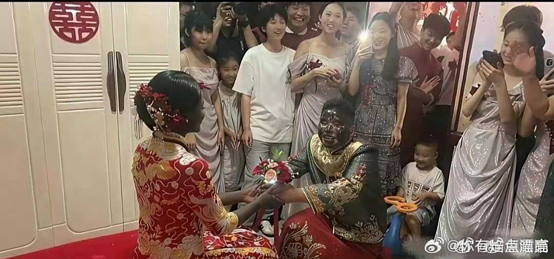 中国小伙娶了一个黑人妻子，看到他妻子的颜值，非常漂亮，这颜值在黑人中也算的上貂蝉