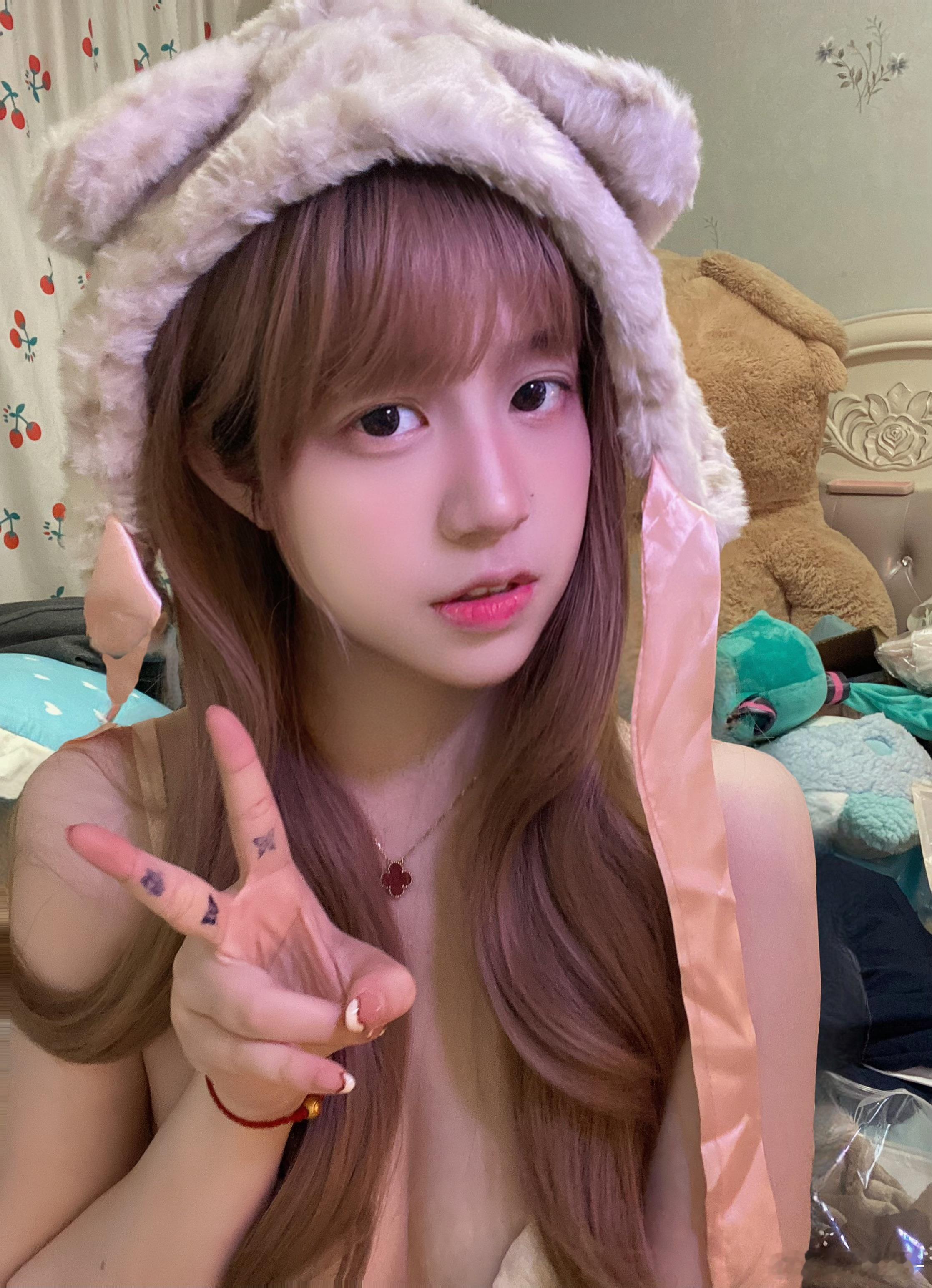 如果可以，我想搬进你甜甜的梦里💭（圈里有购原图）#暴躁的雯坨[超话]##写真#