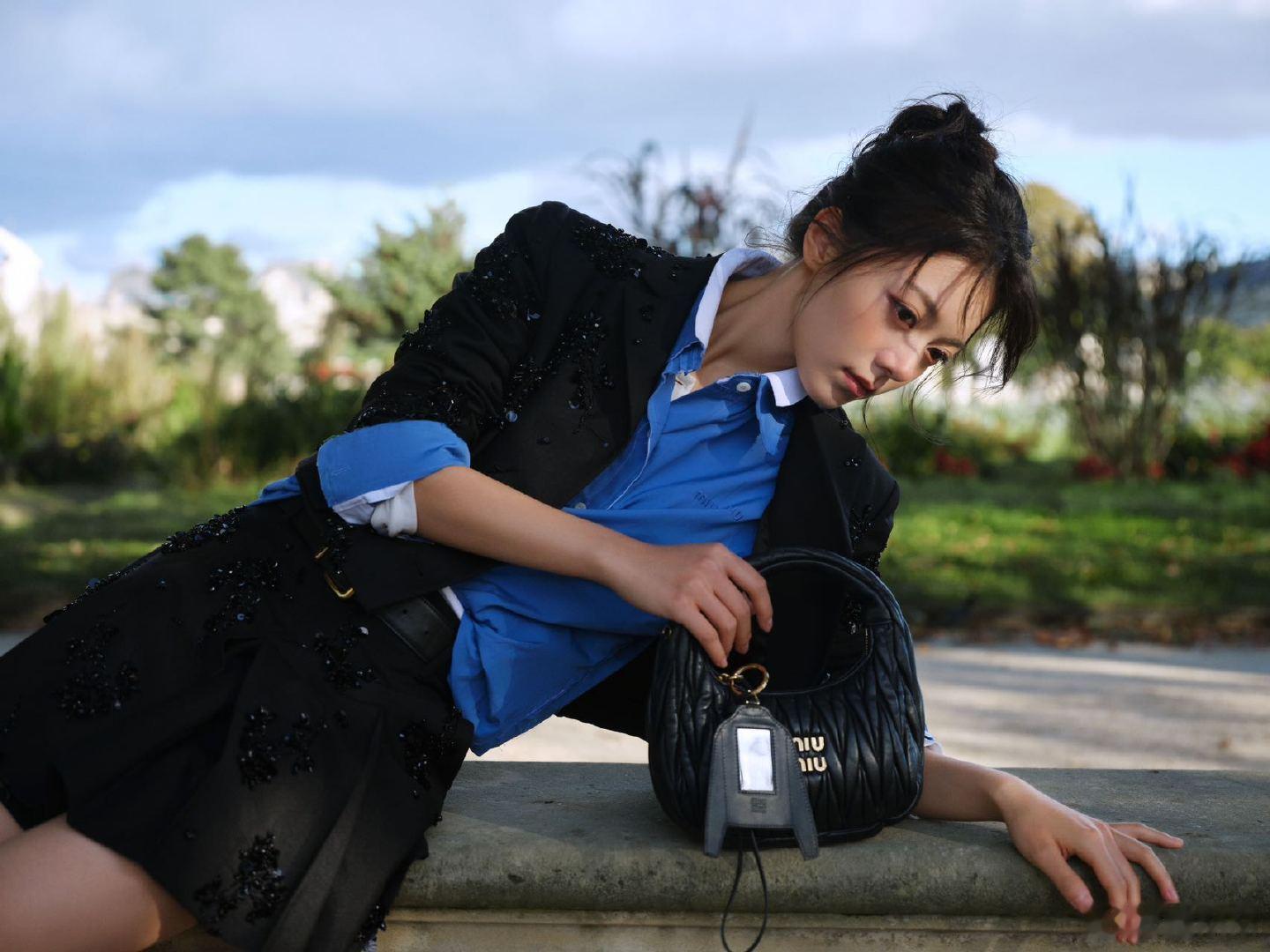 #赵今麦衬衫夹克叠穿#赵今麦miumiu晚宴造型也很好看啊，学院风西装一整个酷g