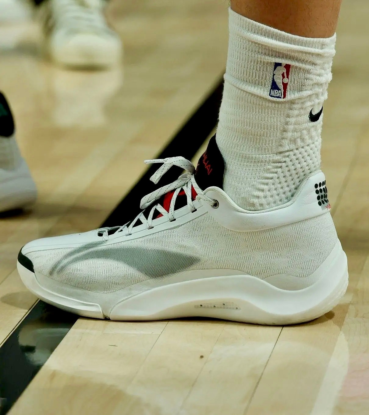 今日NBA球员球鞋上脚精选：杨瀚森 李宁 驭帅 20巴特勒 李宁 JB 4索汉 