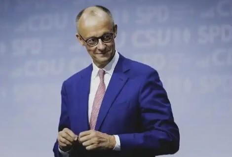 2月13日，德国总理默茨在慕尼黑安全会议上发言时表示，“中国通过多年的战略耐心奠