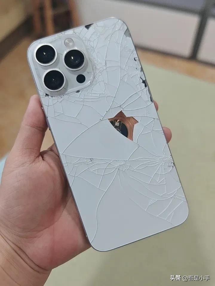 很多网友这段时间找我说 小手，你这段时间，怎么手机这么少？我跟大家汇报一下，我没