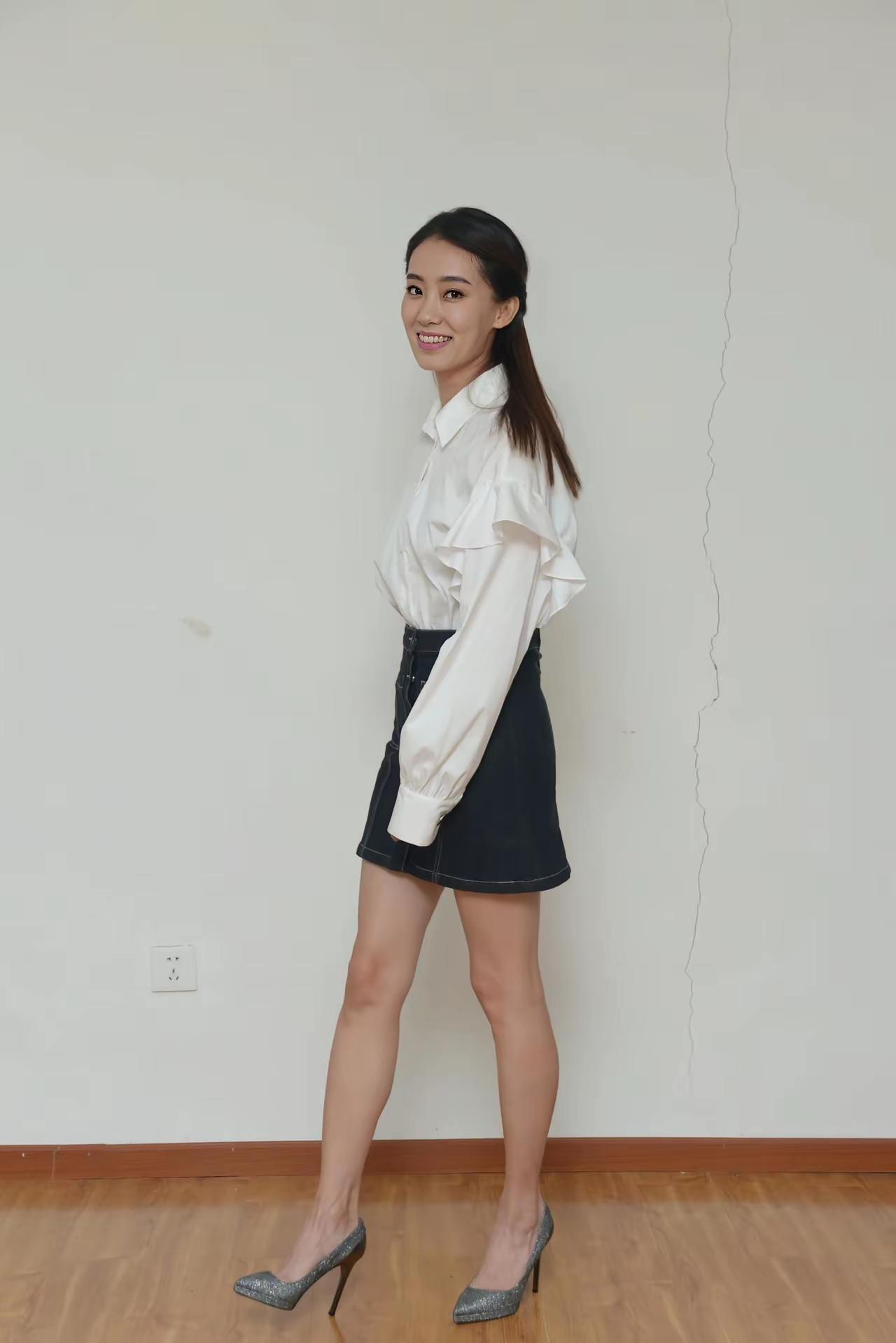 喜剧女王张小斐颜值、身材及演技都非常在线
曾经在贾玲旁边当绿叶的她，现在也可以独