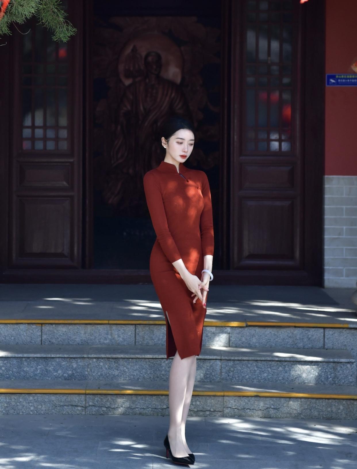 东方美的高级感能有多惊艳?东方美的高级感，那叫一个惊艳！就说新中式裙子拍照，简直