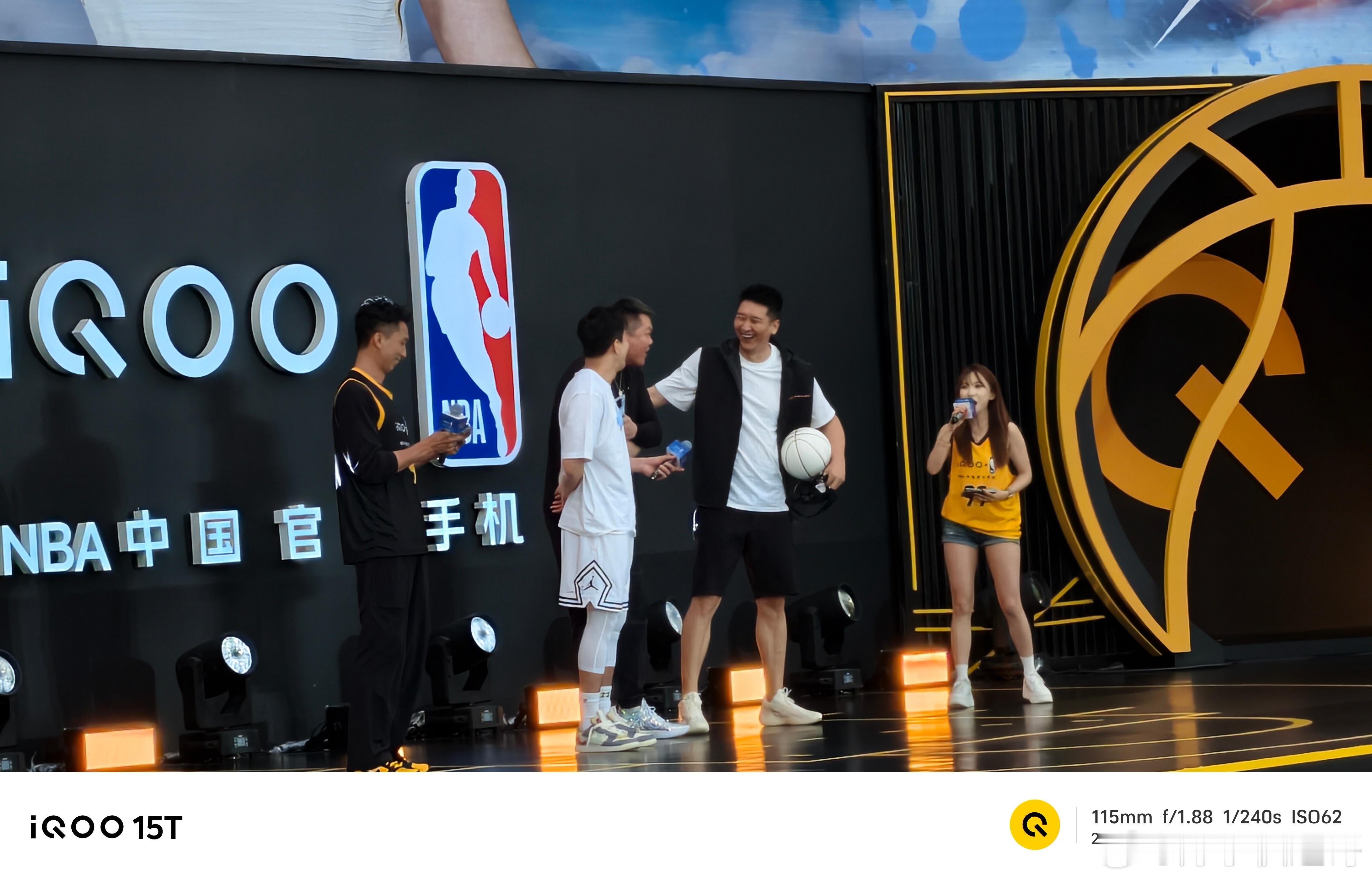 iQOOxNBA高校篮球赛神秘球星揭晓了！原来是孙悦NBA全场直接沸腾到顶点，真