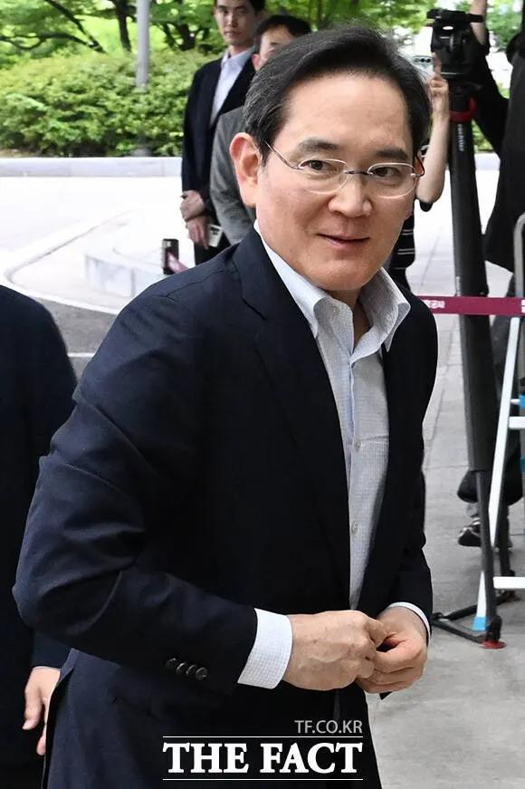 7 月 7 日三星电子会长李在镕从金浦商务机场搭包机出境赴美，要去爱达荷州参加知