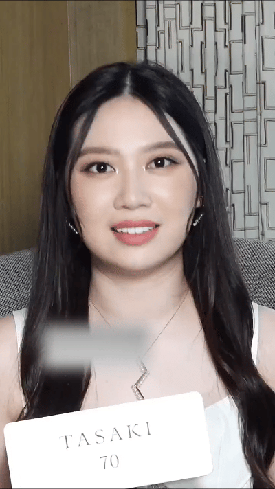 甄子丹的女儿甄济如已经长成成熟的大女人了！
大家猜猜她的年龄，数字不要太大！