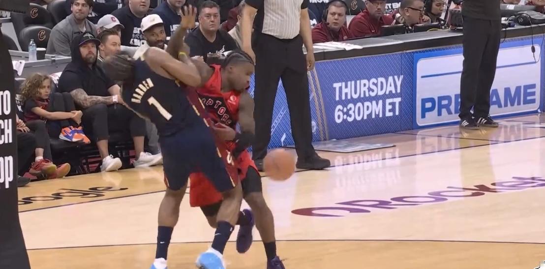 猛龙8打5都打不过骑士，丢人啊！
要不是裁判的吹罚尺度不一，这比赛估计早就奔着3