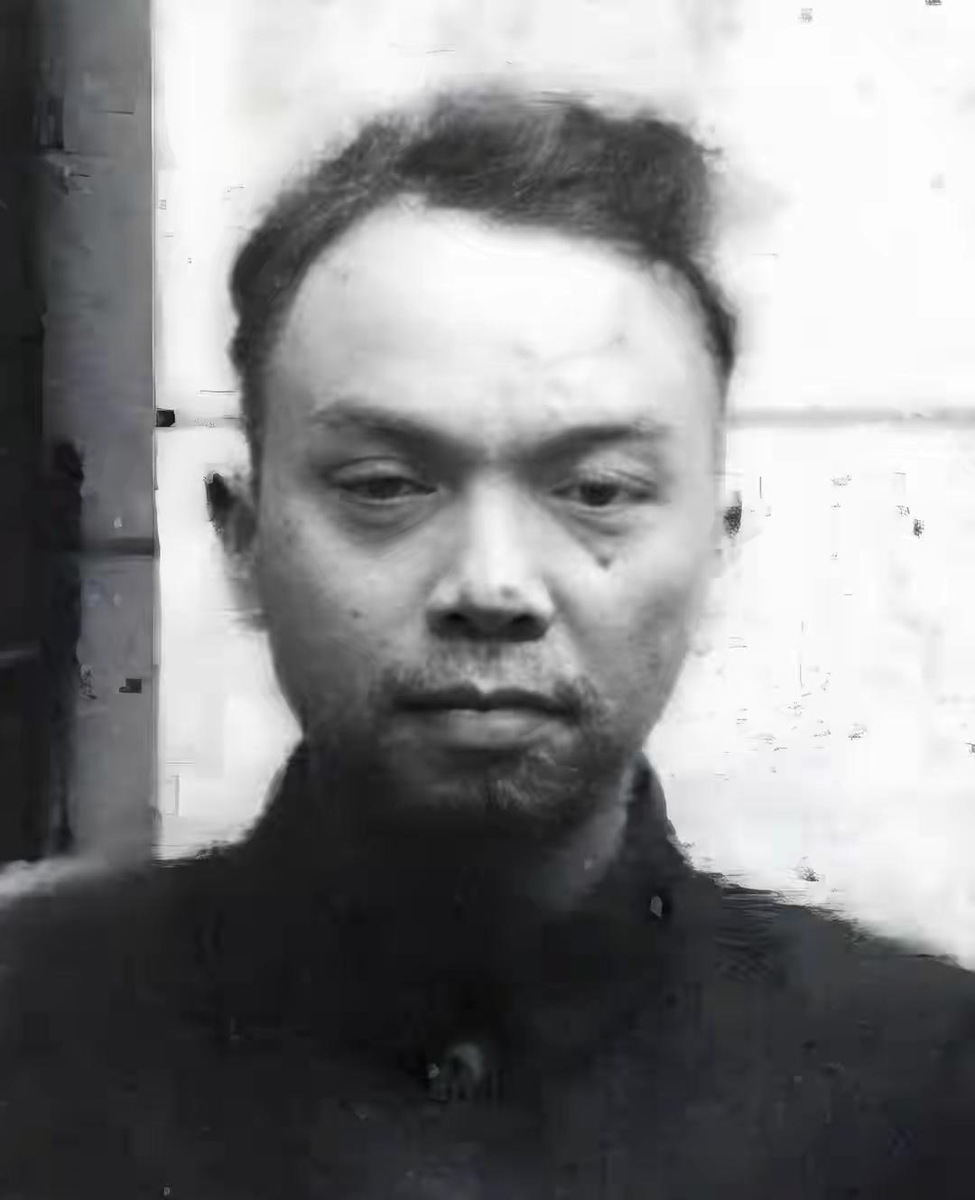 范纪曼被判死刑，行刑前他去上厕所，看守意味深长地说：早去早回…
 
就这轻飘飘五