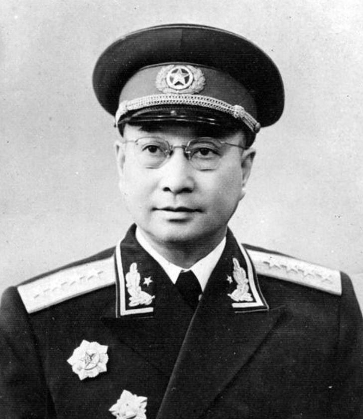 谁是陈赓的爱将？
李云龙：是陈赓爱将。
李聚奎：是陈赓爱将。


陈赓看人，一向