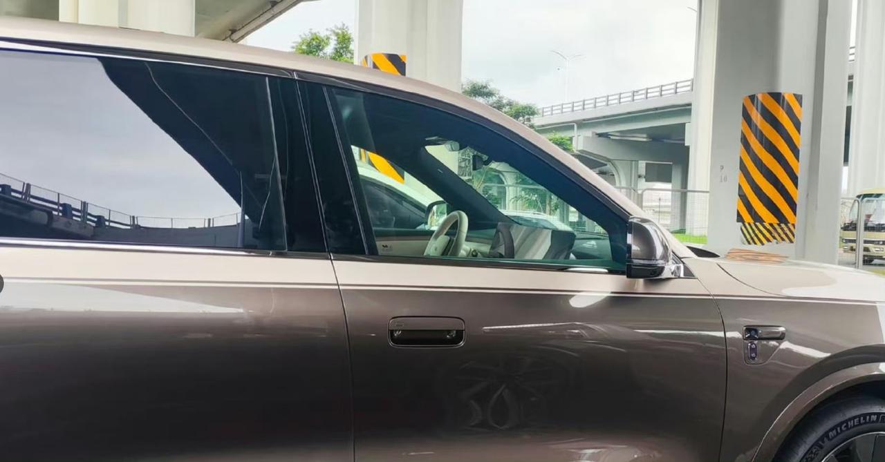 理想L9 Livis真车，曝光了更多的细节！

首先在外观层面上虽然改变不大，但